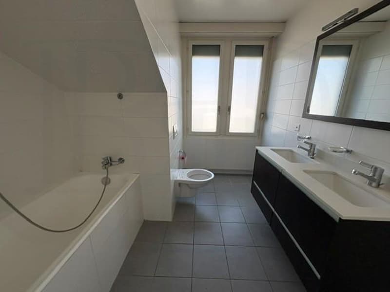 Appartement de 5 pièces au 5ème étage (2)