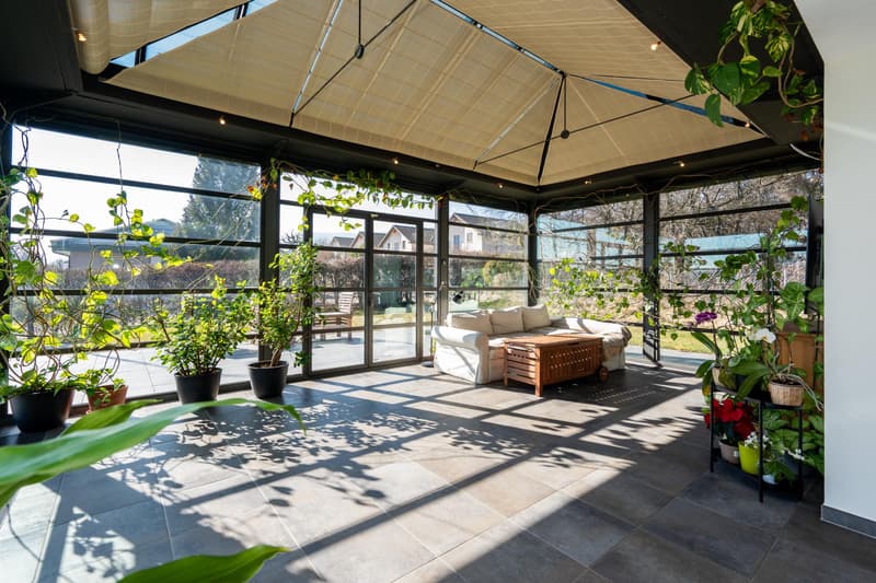 Proprietà eccezionale con due abitazioni e ampio giardino in un contesto privilegiato (3)