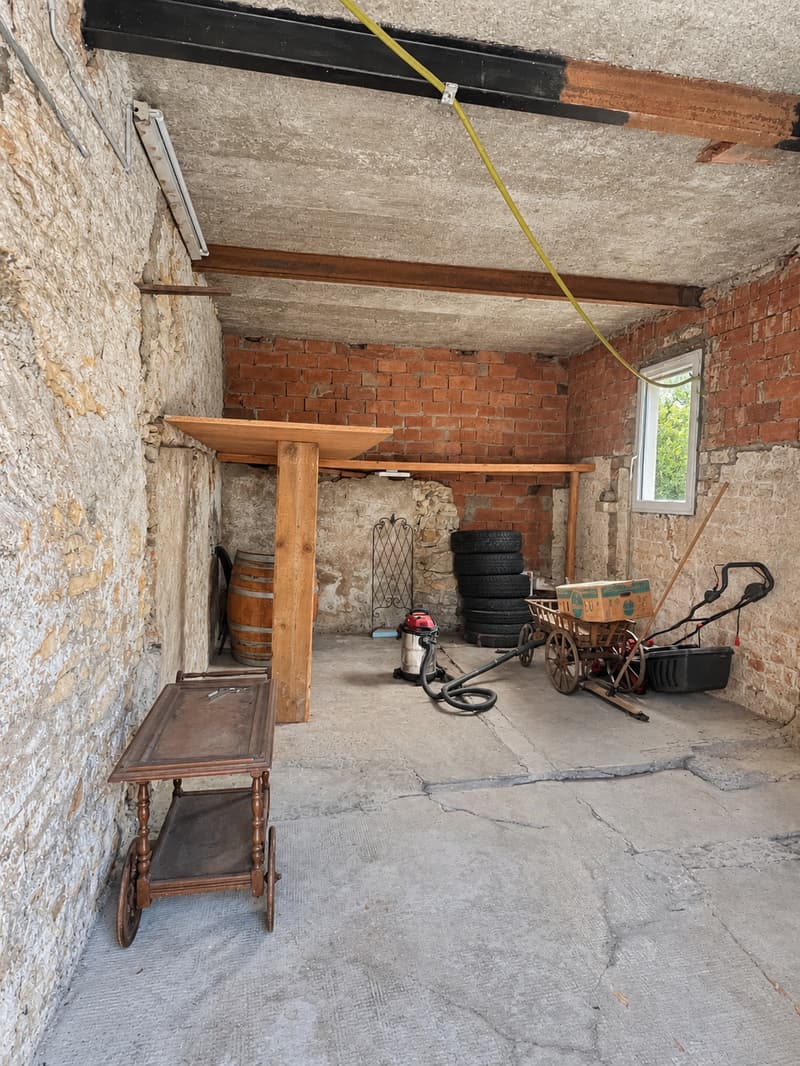 Maison villageoise avec vue: un beau potentiel à réléver (12)