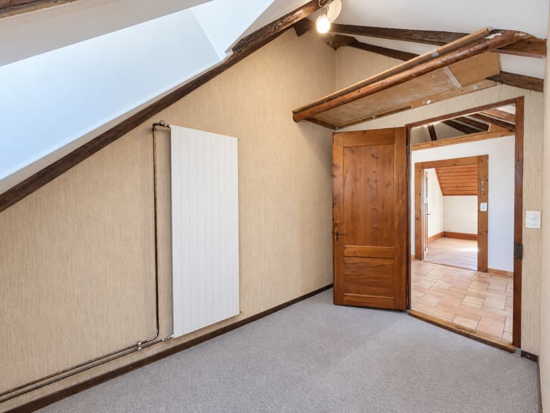 Maison villageoise avec vue: un beau potentiel à réléver (10)