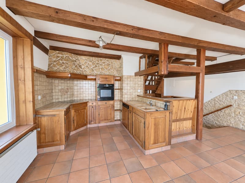 Maison villageoise avec vue: un beau potentiel à réléver (7)