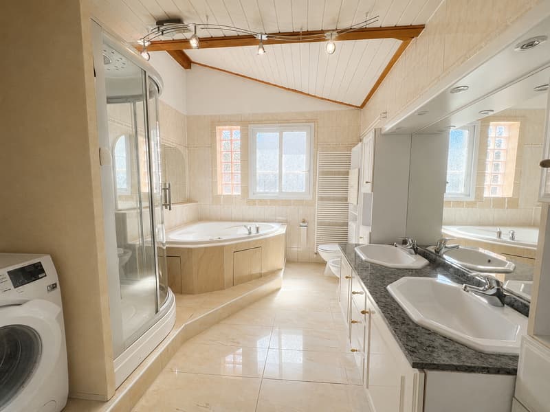 Une maison deux logements à deux pas de toutes les commodités (9)