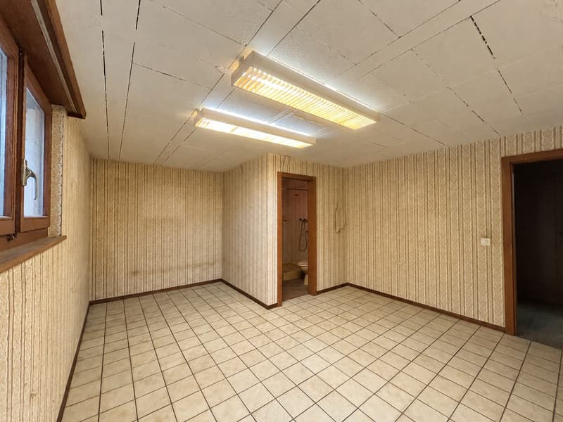 Charmante maison individuelle avec grand jardin dans un environnement verdoyant à Boudry (13)