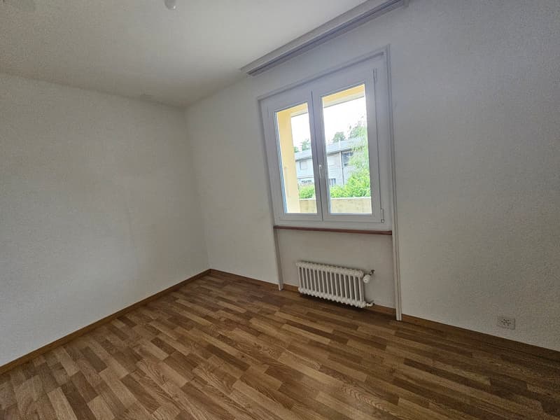 Appartamento di 4 locali con balconi e garage a Val-de-Ruz (8)