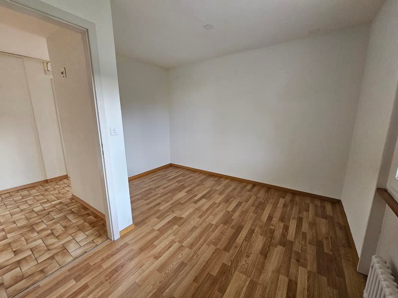 Appartamento di 4 locali con balconi e garage a Val-de-Ruz (9)
