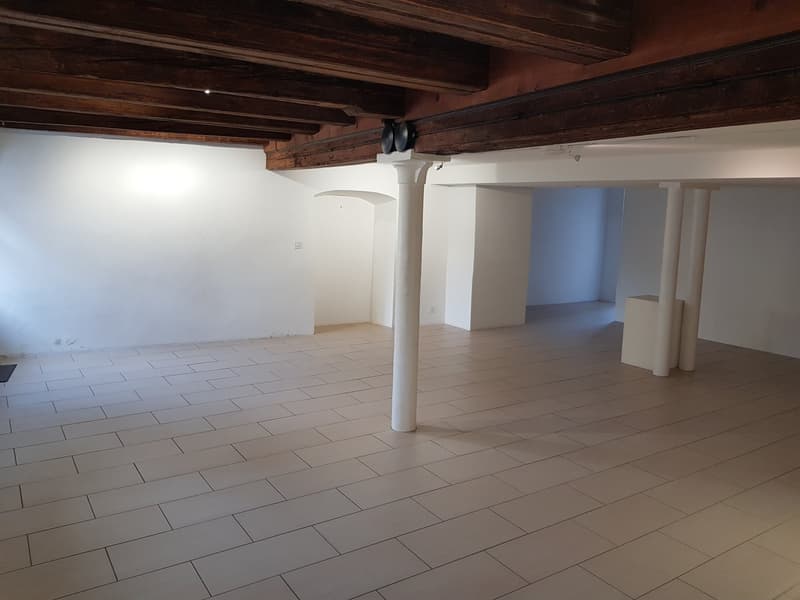 Platz der Kollegialkirche, Valangin - Gewerbefläche zu vermieten auf 2 Ebenen (5)