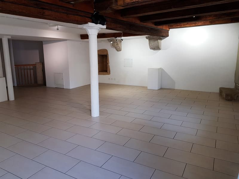 Platz der Kollegialkirche, Valangin - Gewerbefläche zu vermieten auf 2 Ebenen (3)