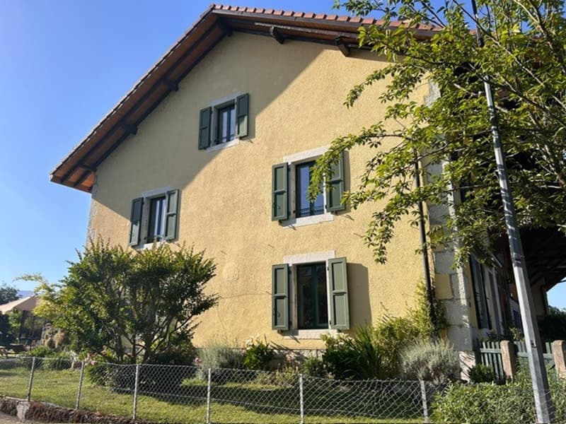 Beau triplex rénové (1)