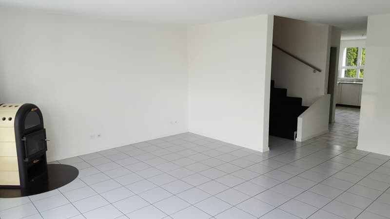 Attraktive Duplexwohnung in Nidau! Bel appartement en duplex à Nidau ! (3)