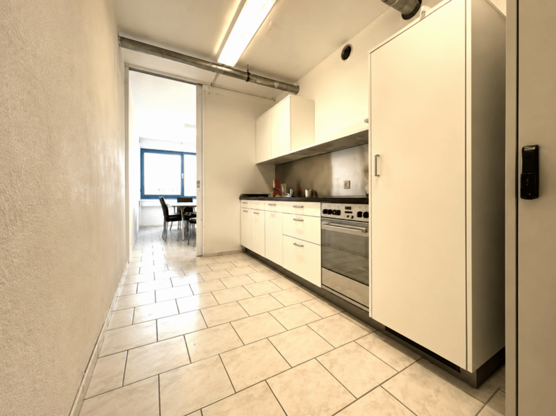 Verwaltungs/Büro 4 Räume 200 m2 in Kerzers (5)