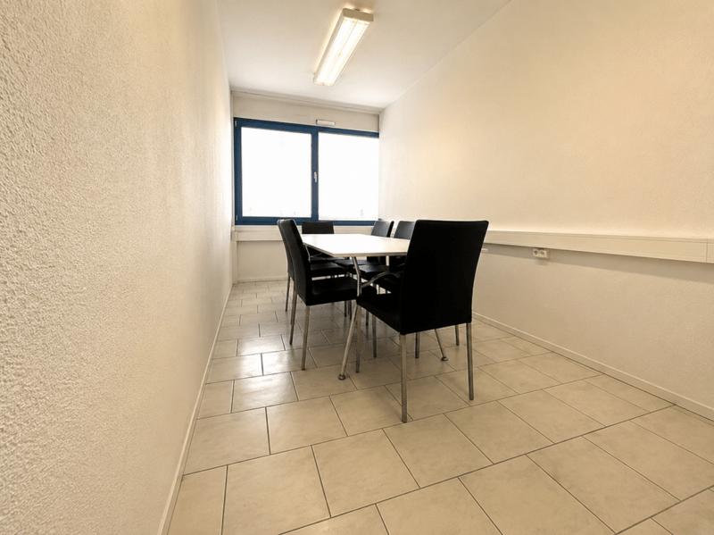 Verwaltungs/Büro 4 Räume 200 m2 in Kerzers (4)