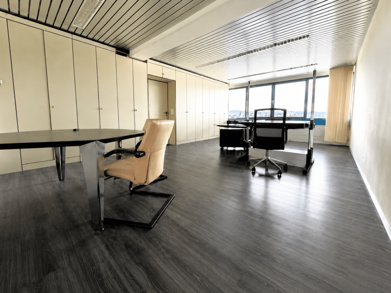 Verwaltungs/Büro 4 Räume 200 m2 in Kerzers (1)
