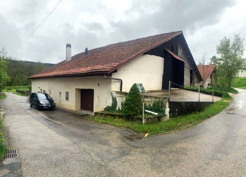 2127 Les Bayards/NE Sale of a Neuchâtel farmhouse with barn and chalet (2)