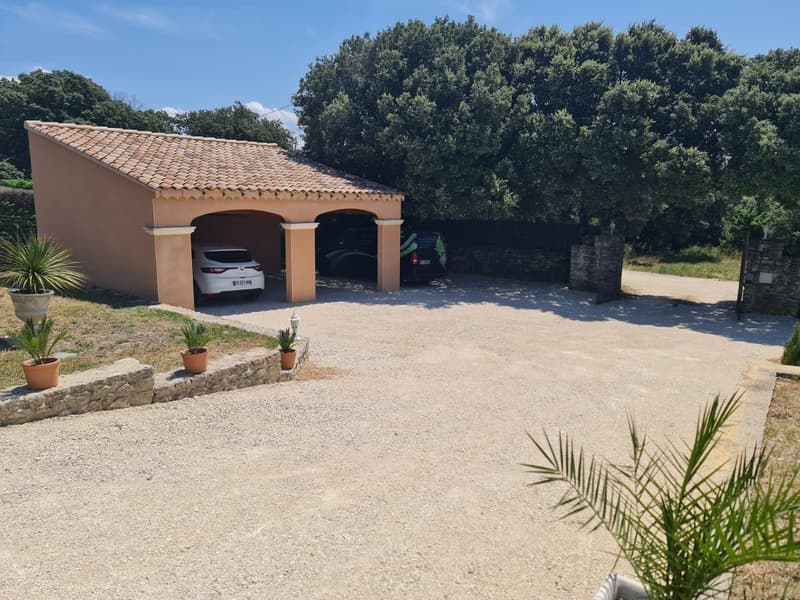 Vendita di una bella casa provenzale in pietra con doppio garage (4)