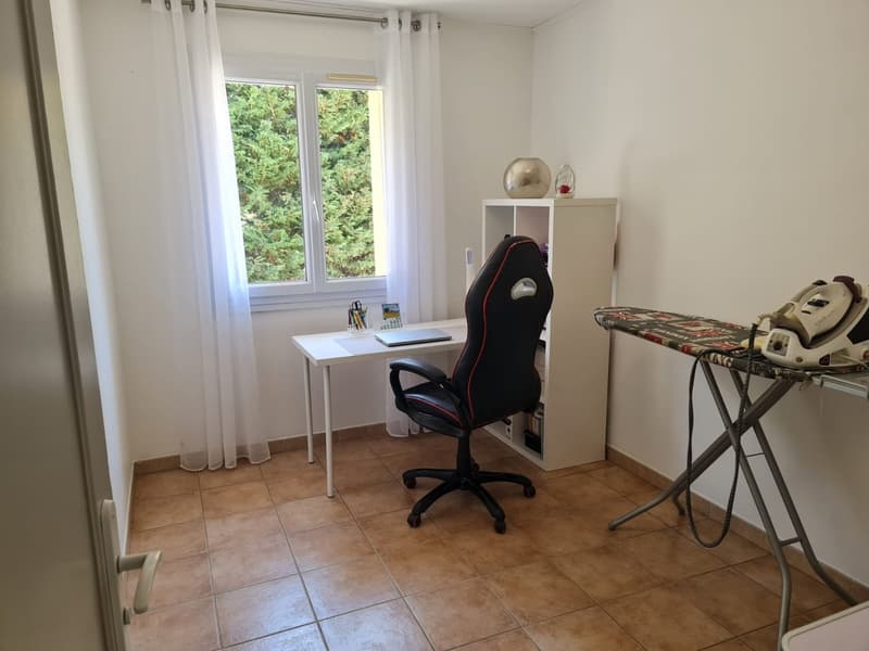 Vendita di una bella casa provenzale in pietra con doppio garage (12)