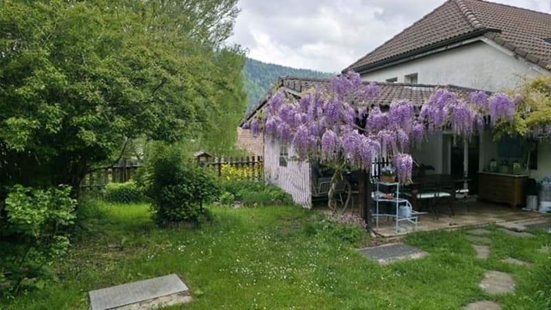 2114 Fleurier/NE Sale of an old and spacious renovated property (4)