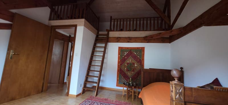 2114 Fleurier/NE Sale of an old and spacious renovated property (11)