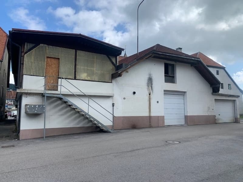 2406 La Brévine/NE Gebäude - 1 Gewerbe Bäckerei Laden - 2 Wohnungen - 2 Garagen (3)