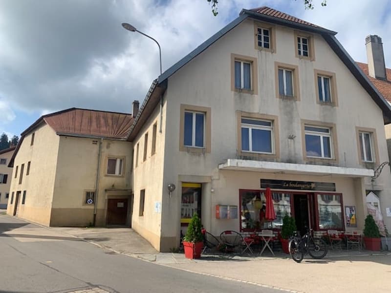 2406 La Brévine/NE Gebäude - 1 Gewerbe Bäckerei Laden - 2 Wohnungen - 2 Garagen (2)