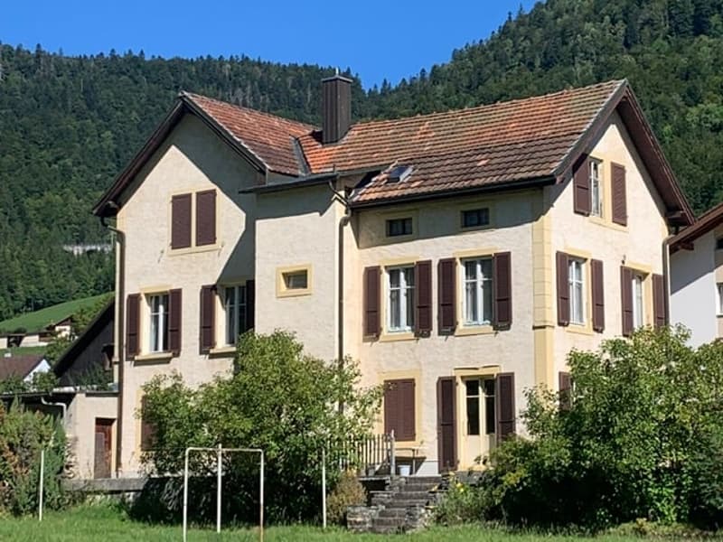 2123 St-Sulpice Sale of an old village house to renovate with large land (2)