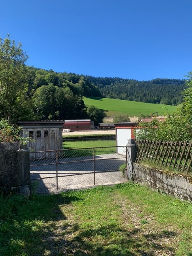 2123 St-Sulpice Sale of an old village house to renovate with large land (8)