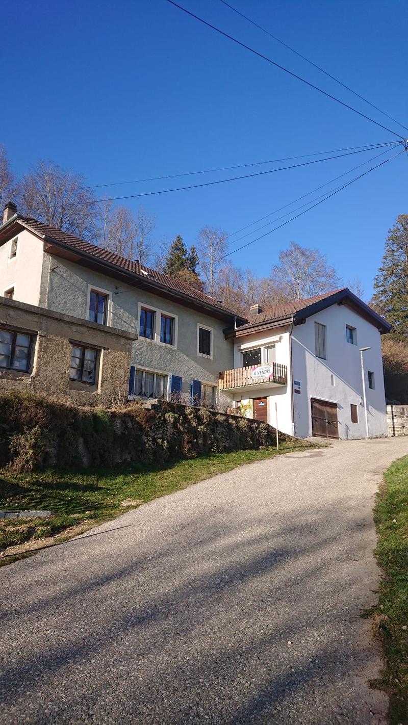 2113 Boveresse/NE Sale of a large village house with 2 apartments and 2 garages (9)