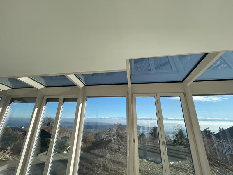 2073 Enges/NE Geräumige und prächtige Villa mit 3 Garagen und Blick auf die 3 Seen (7)