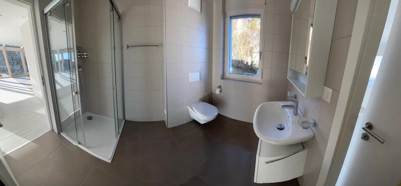 2073 Enges/NE Geräumige und prächtige Villa mit 3 Garagen und Blick auf die 3 Seen (12)