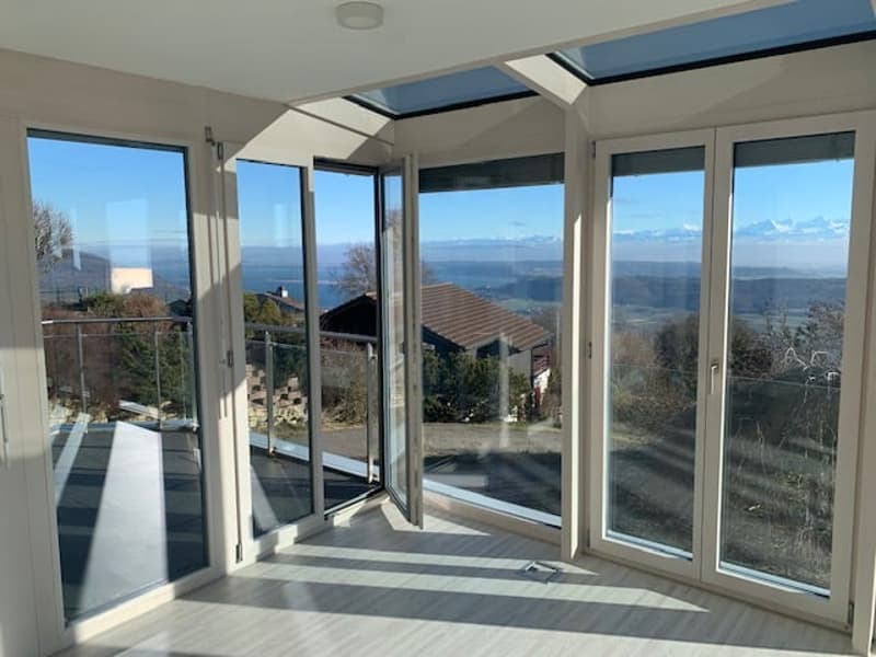 2073 Enges/NE Geräumige und prächtige Villa mit 3 Garagen und Blick auf die 3 Seen (8)