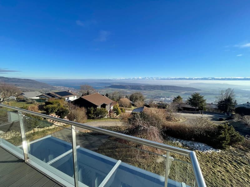 2073 Enges/NE Geräumige und prächtige Villa mit 3 Garagen und Blick auf die 3 Seen (4)