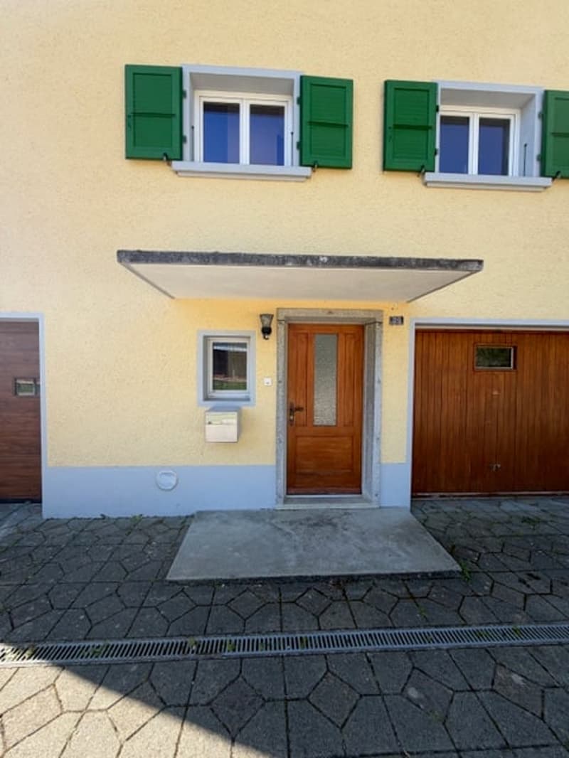 2114 Fleurier/NE Sale of a beautiful renovated 6-room villa with 3 garages (4)