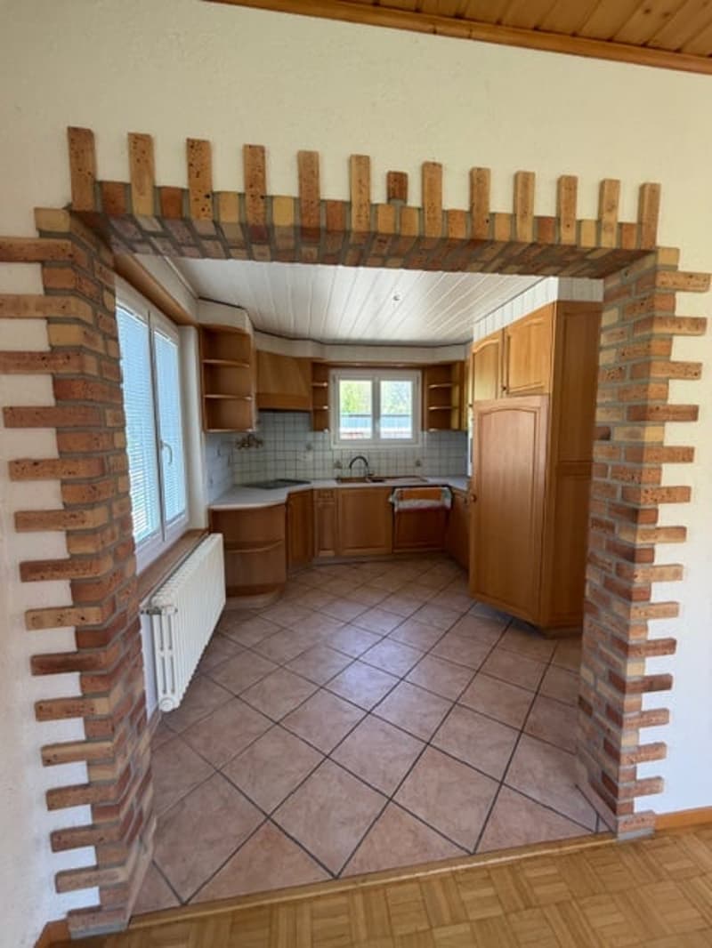2114 Fleurier/NE Sale of a beautiful renovated 6-room villa with 3 garages (11)