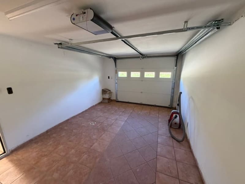2114 Fleurier/NE Sale of a beautiful renovated 6-room villa with 3 garages (18)
