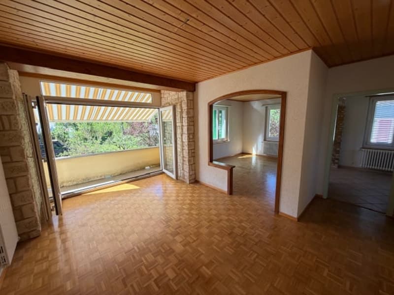 2114 Fleurier/NE Sale of a beautiful renovated 6-room villa with 3 garages (9)