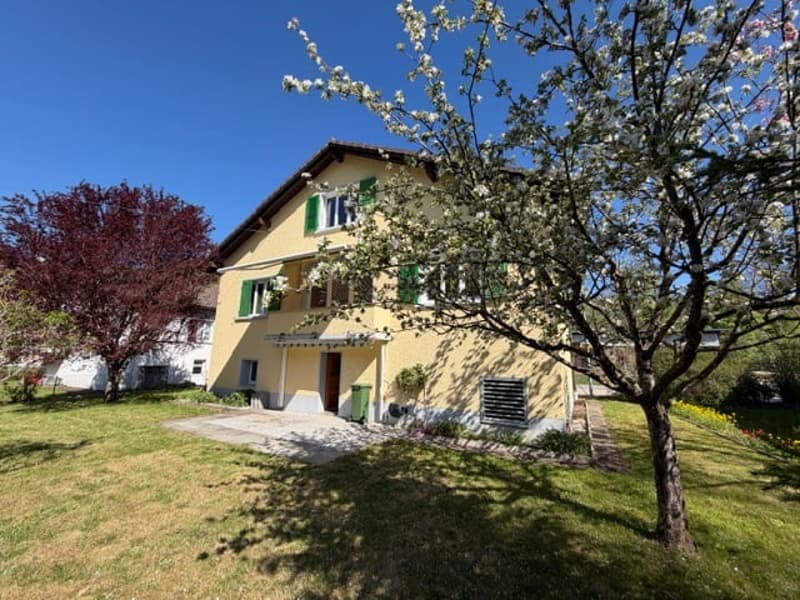 2114 Fleurier/NE Sale of a beautiful renovated 6-room villa with 3 garages (1)