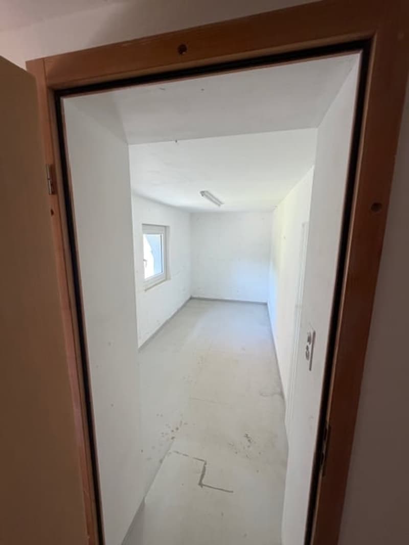 2114 Fleurier/NE Sale of a beautiful renovated 6-room villa with 3 garages (16)