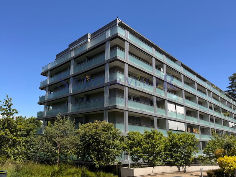 Carouge - Élégant 3 pièces avec vaste balcon et vue dégagée (1)