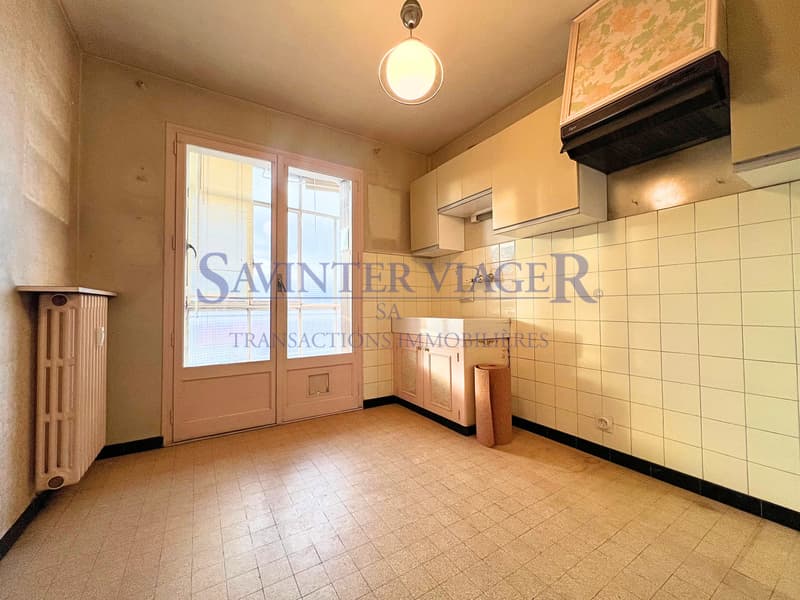 Cuisine avec une veranda / Küche mit einer Veranda / Kitchen with a porch / ????? ? ????????