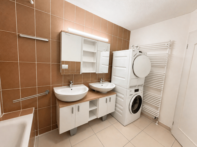 Godetevi un ambiente di vita eccezionale con una vista impareggiabile in questo elegante appartamento di 4,5 locali a Faoug (10)
