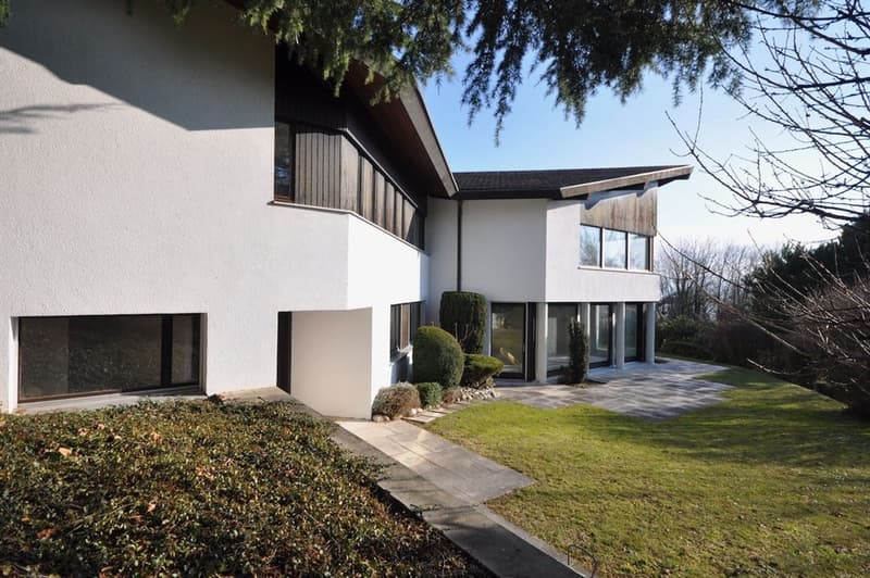 More than 500m2 of living space, secluded and with a beautiful view (4)