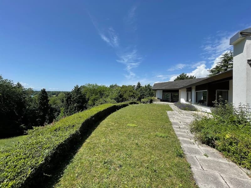 More than 500m2 of living space, secluded and with a beautiful view (2)