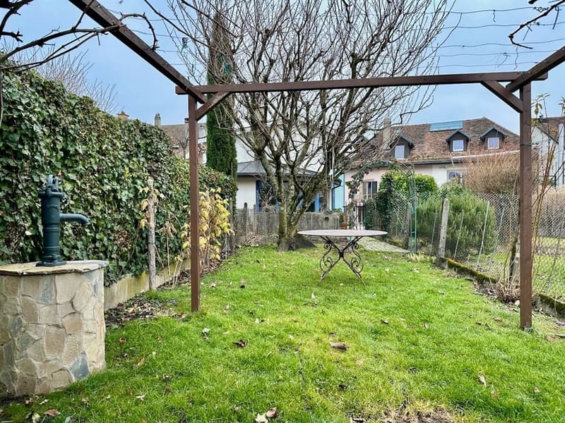 Charming village house in the heart of Begnins (10)
