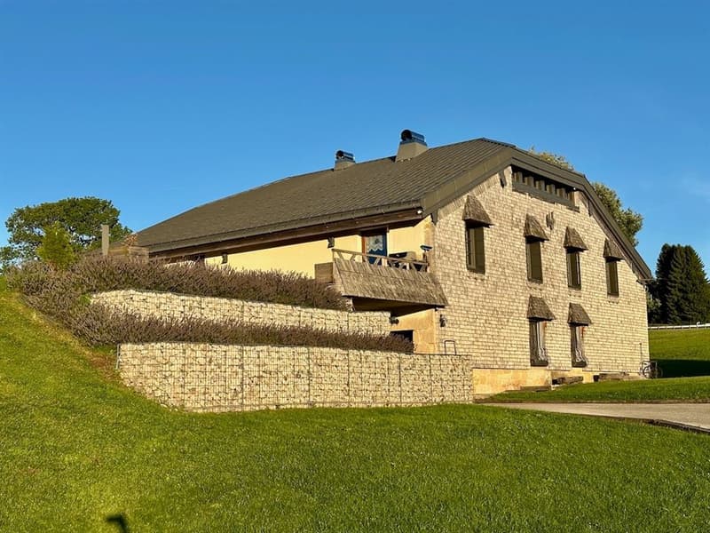 Sehr schönes renoviertes 18. Jahrhundert Bauernhaus mit freier Sicht (4)