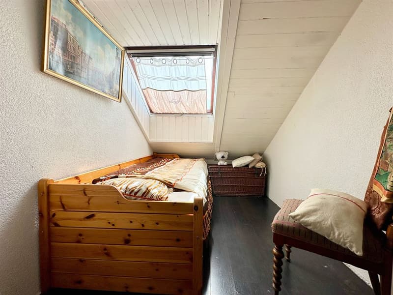 Charming cozy chalet with south-facing terrace, garage, and authentic character (7)