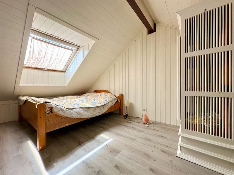 Charming cozy chalet with south-facing terrace, garage, and authentic character (6)