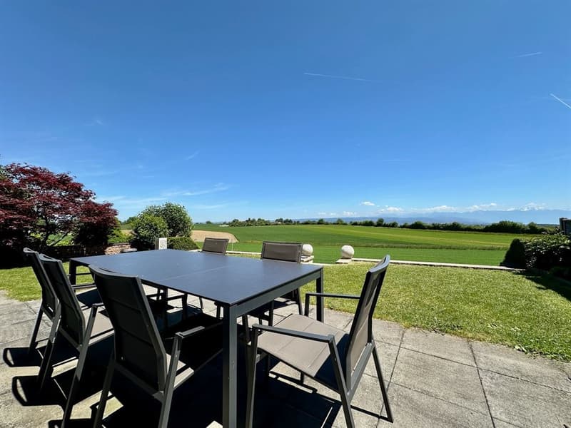 Beautifully renovated villa with panoramic views of the Alps (2)