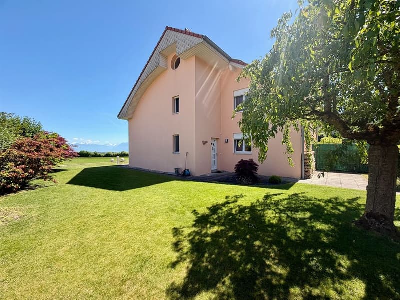 Prachtvolle renovierte Villa mit Panoramablick auf die Alpen (11)