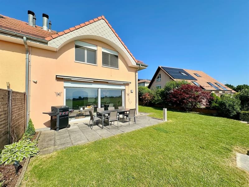 Prachtvolle renovierte Villa mit Panoramablick auf die Alpen (1)