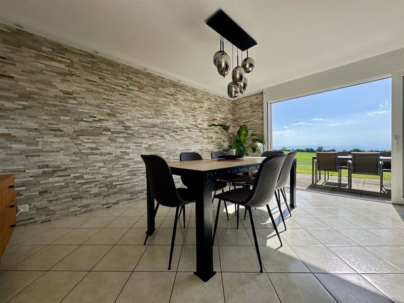 Beautifully renovated villa with panoramic views of the Alps (6)