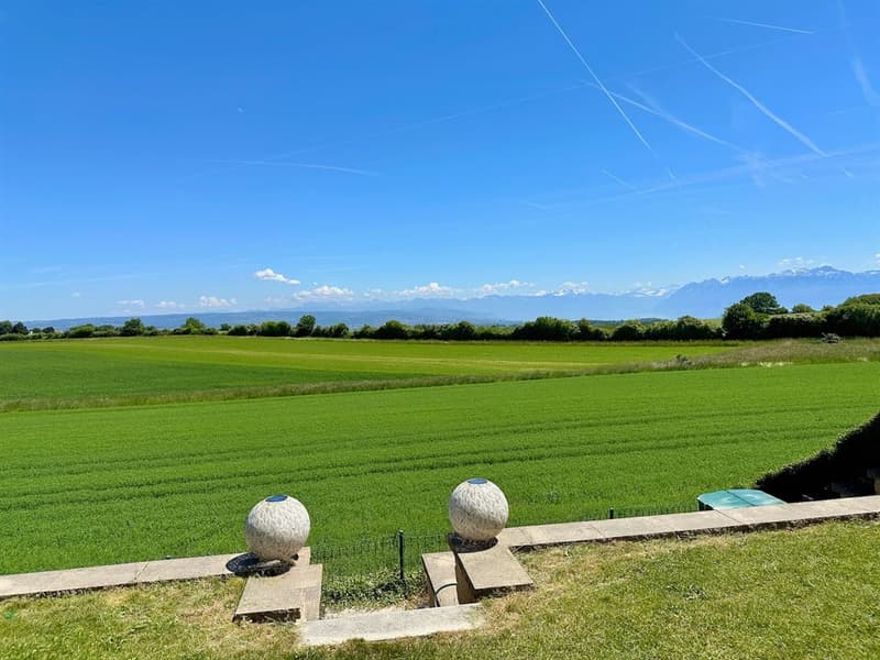 Beautifully renovated villa with panoramic views of the Alps (3)